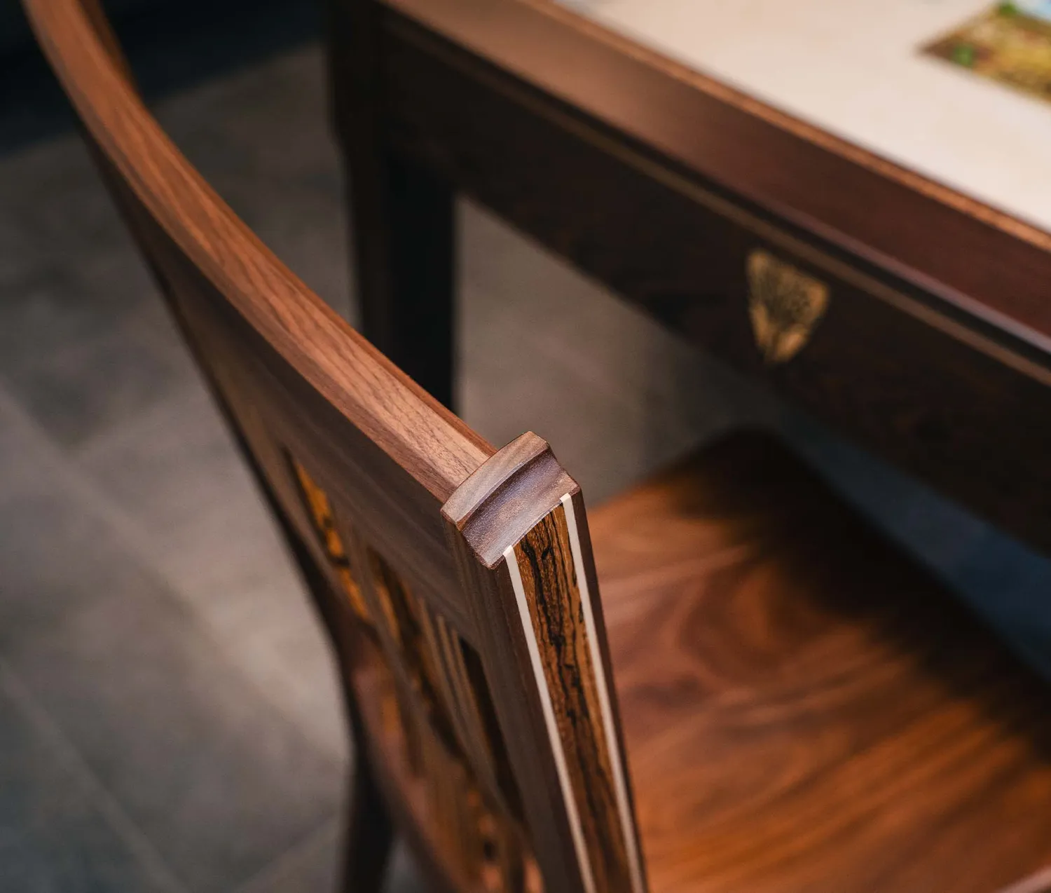 Wyrmwood Prophecy Side Chair sedia legno con vano
