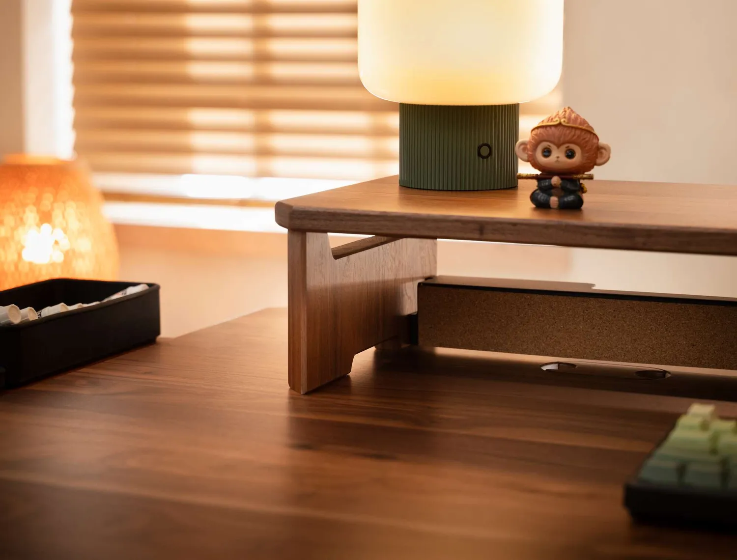 Wyrmwood Desk Platform supporto monitor scrivania