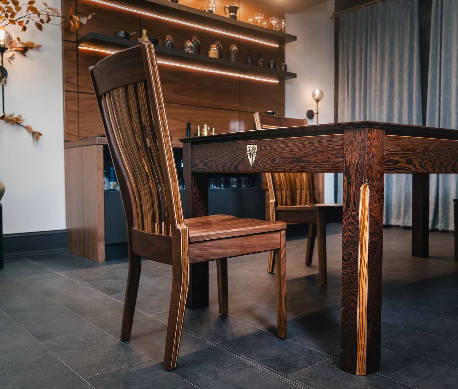 Wyrmwood Prophecy Side Chair sedia legno con vano