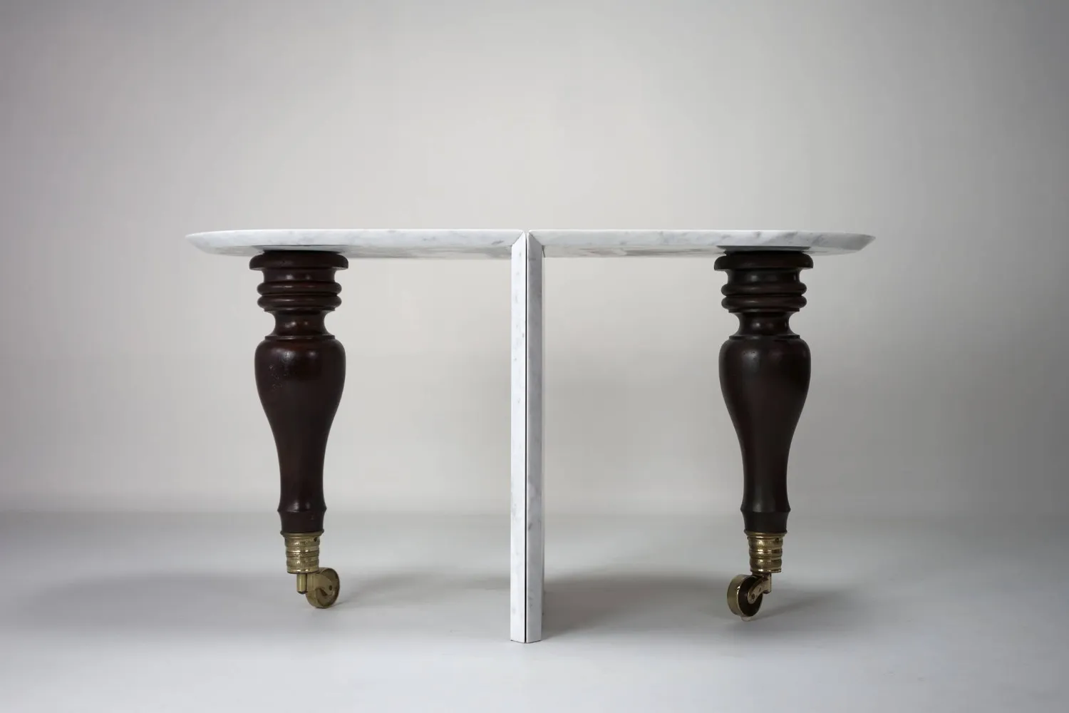 Stilts PianoForte tavolino laterale marmo Carrara ebano