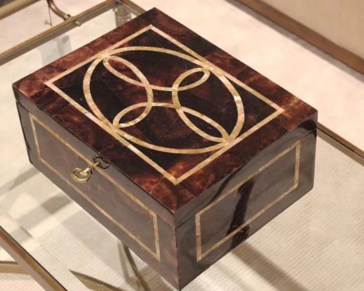 Maitland Smith Loop Box scatola conchiglia ottone