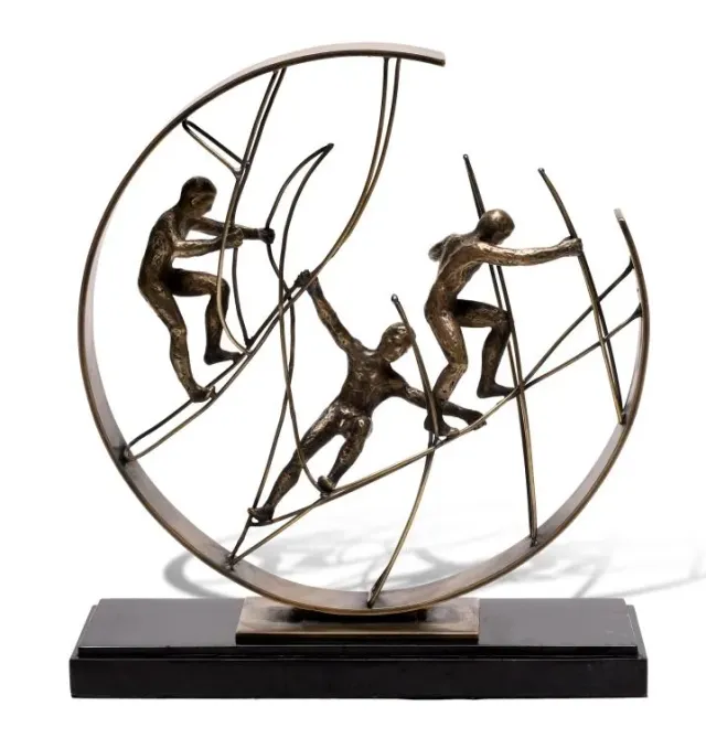 Maitland Smith Dynamic Climbers scultura ottone base pietra