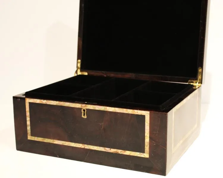 Maitland Smith Loop Box scatola conchiglia ottone