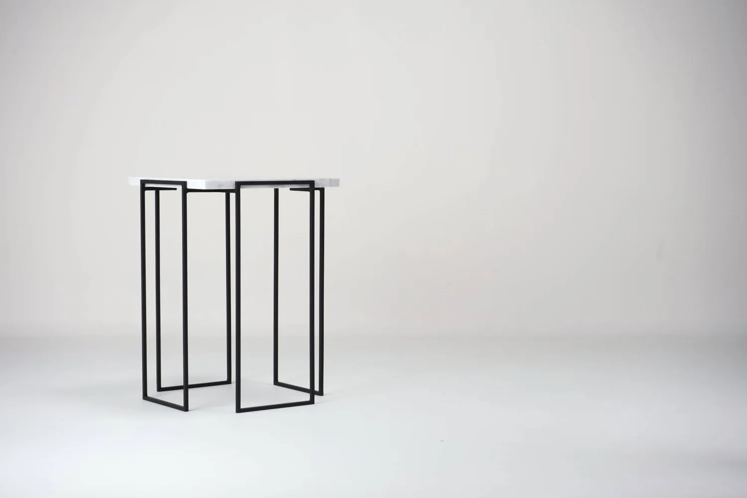 Stilts Kaus Tavolino Carrara 37x37 Nero