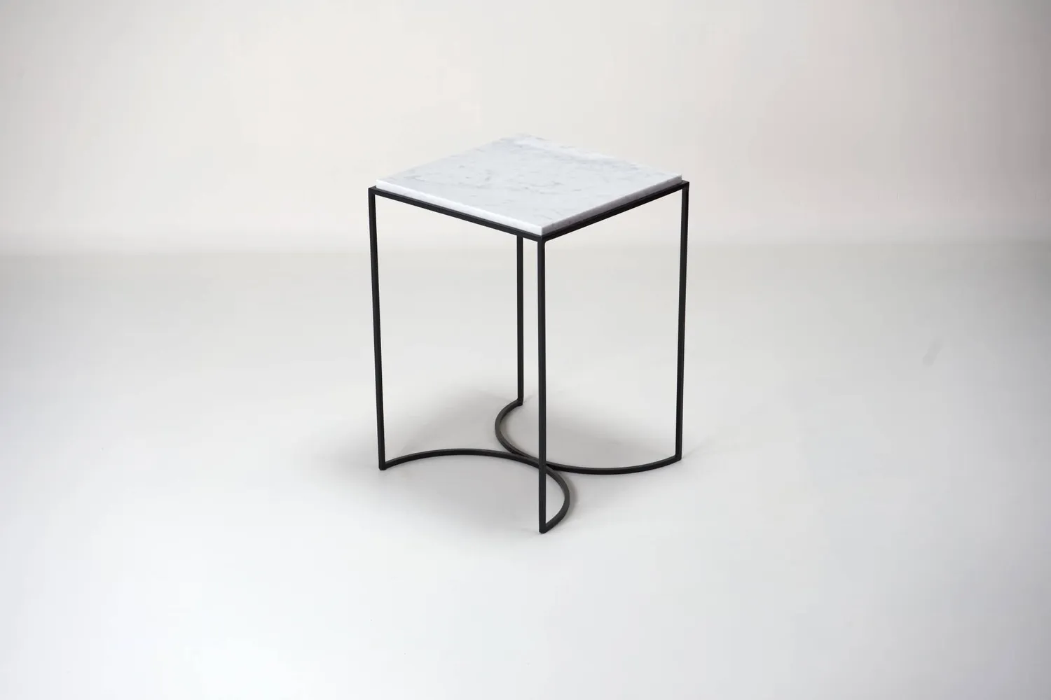 Stilts NaiveE Tavolino Marmo Carrara 37 cm