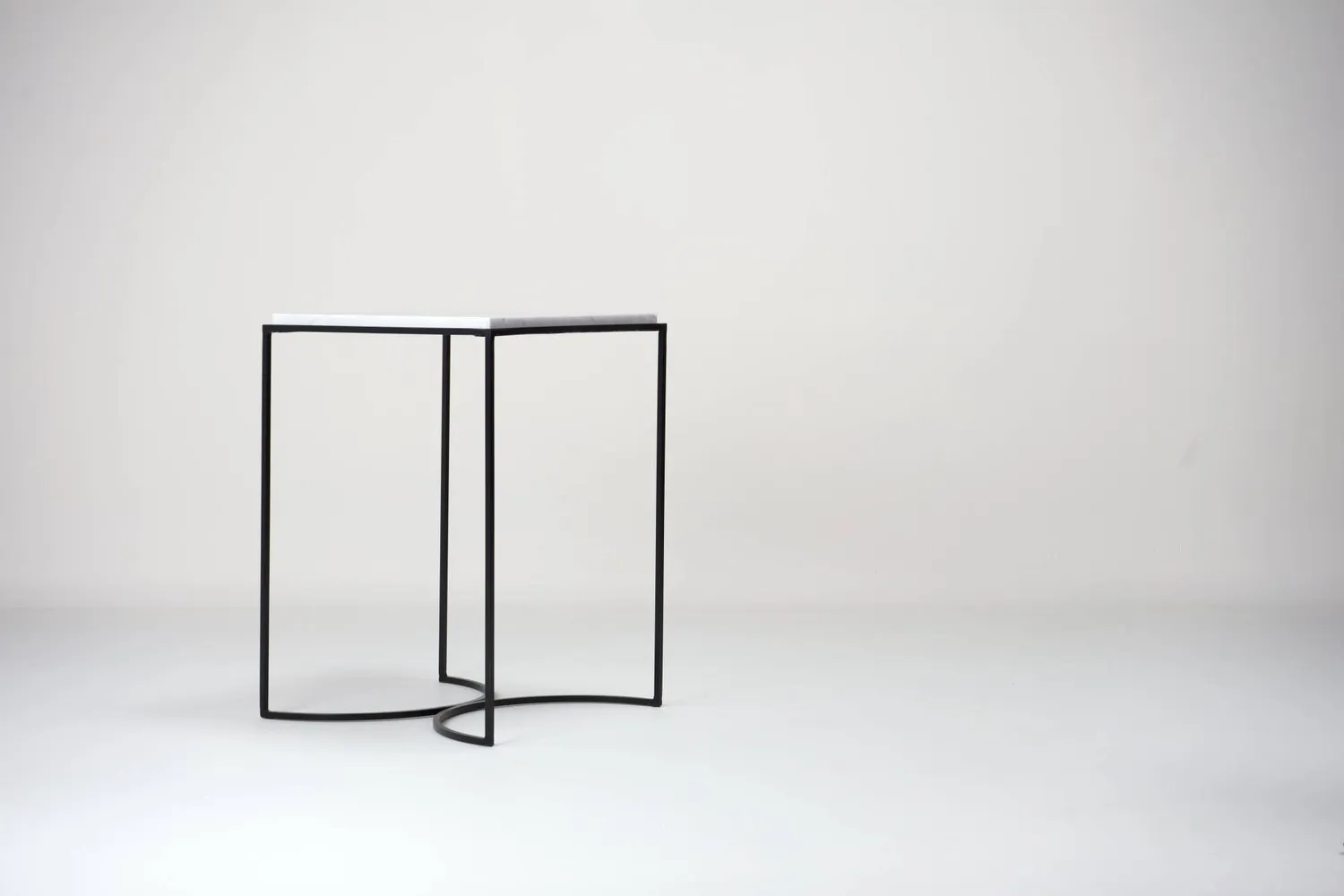 Stilts NaiveE Tavolino Marmo Carrara 37 cm