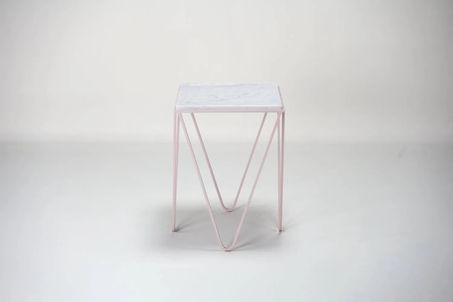 Stilts Avior tavolino marmo Carrara 37x37 rosa