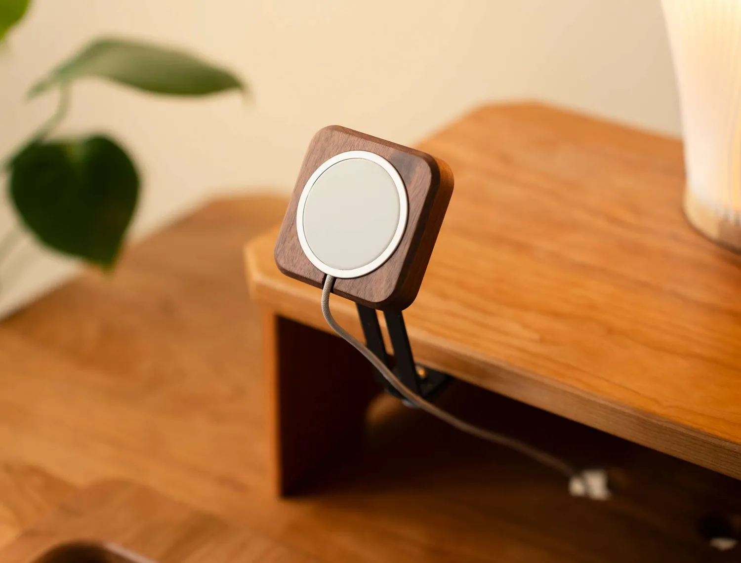 Wyrmwood MagSafe Charger Holder supporto telefono scrivania