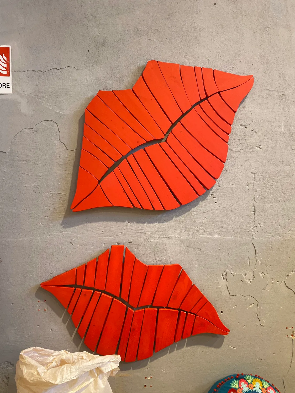 XLAB Design Kiss decorazione parete bocca rossa legno