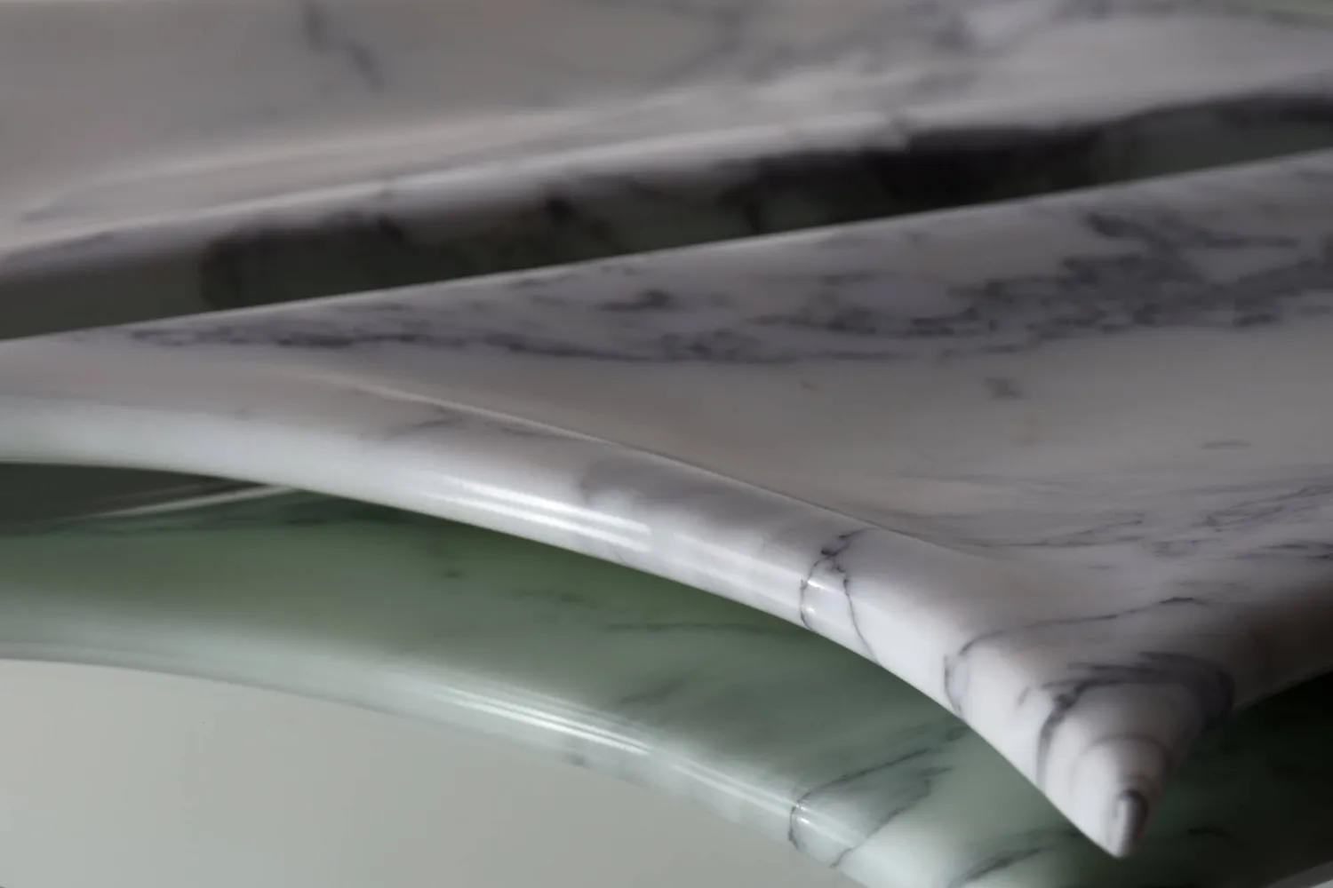 Stilts Sculptural Tray vassoio arabescato