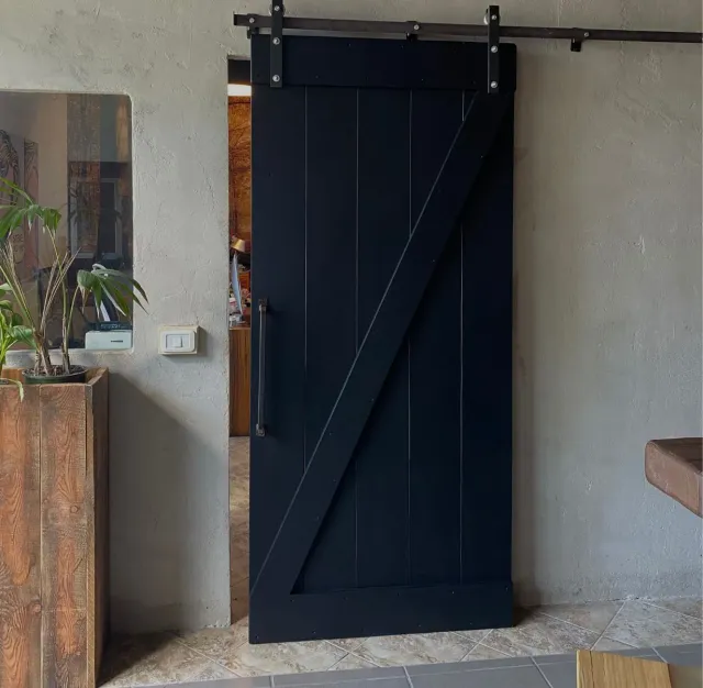 XLAB Design Abel porta scorrevole legno massello nera