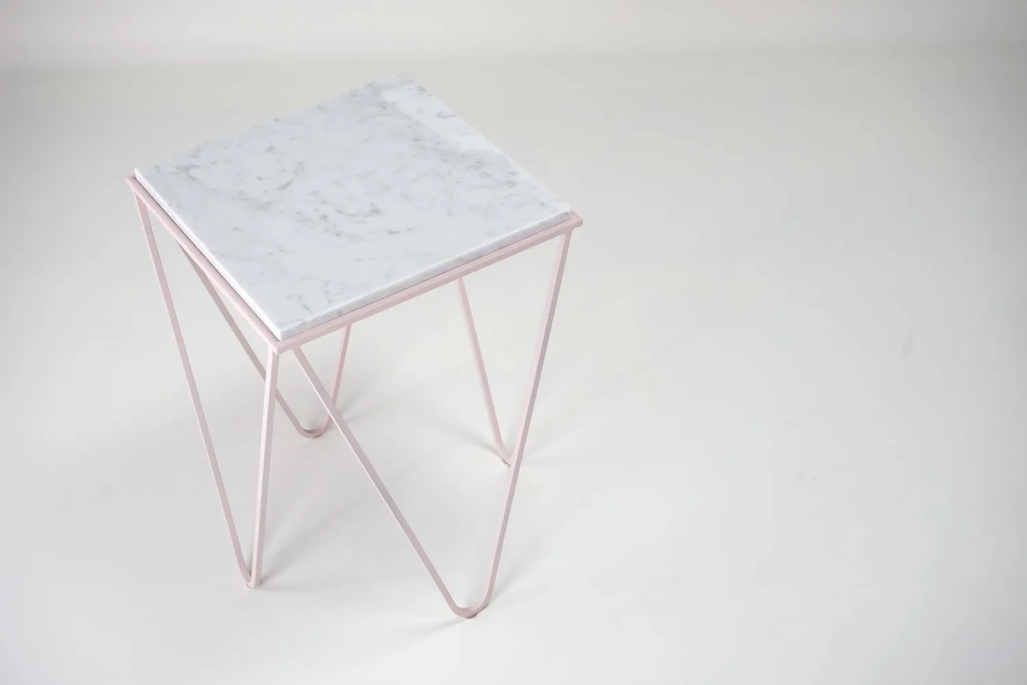 Stilts Avior tavolino marmo Carrara 37x37 rosa