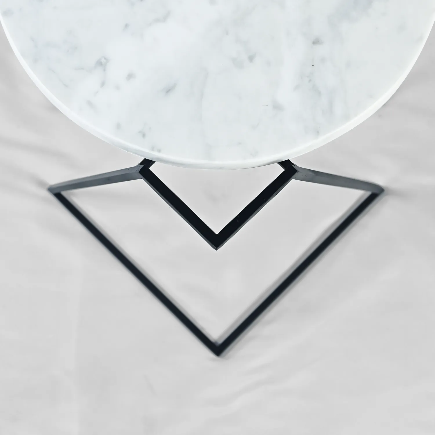 Stilts Saturno tavolino marmo Carrara 37x37 bianco