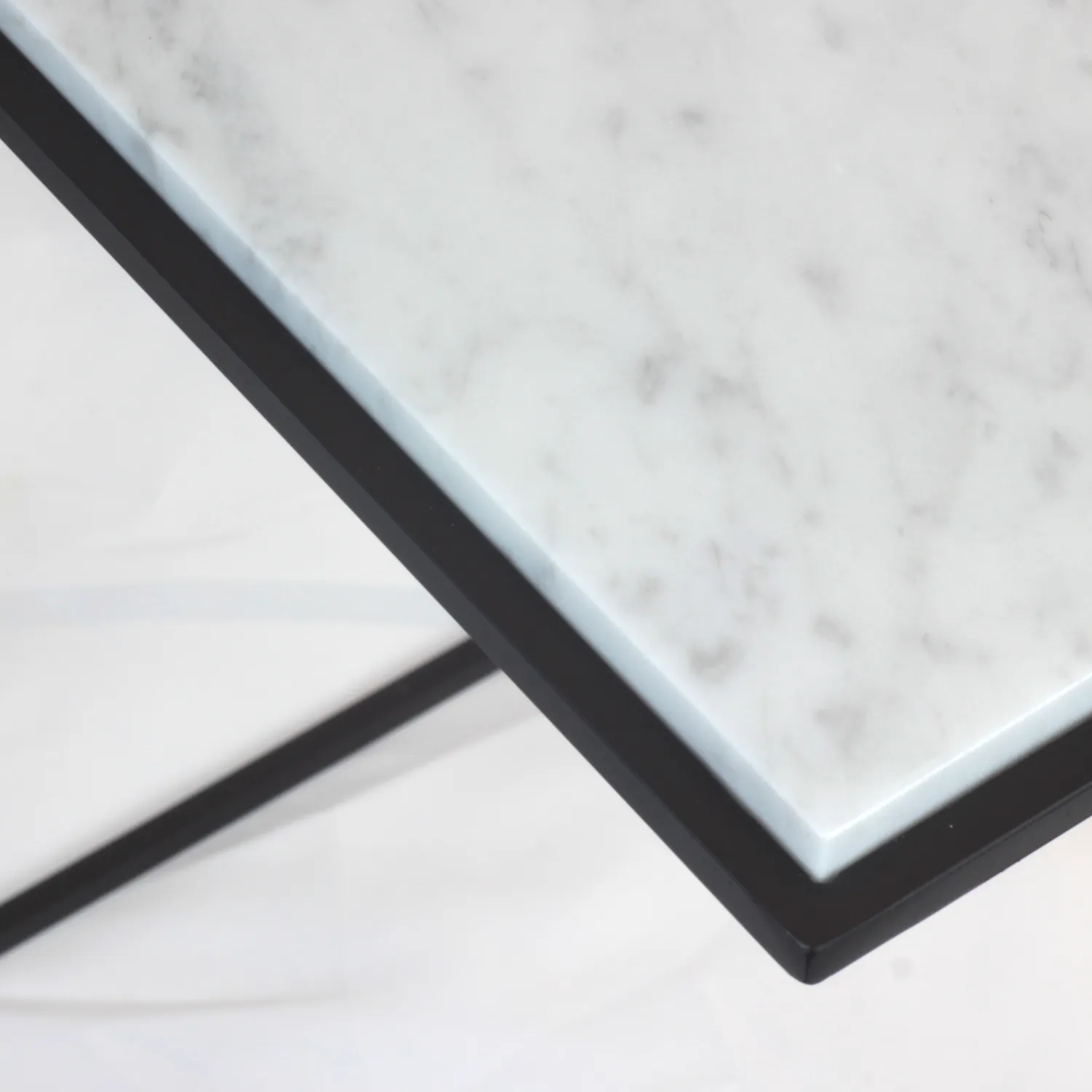 Stilts FramE Tavolino Marmo Carrara 37x37