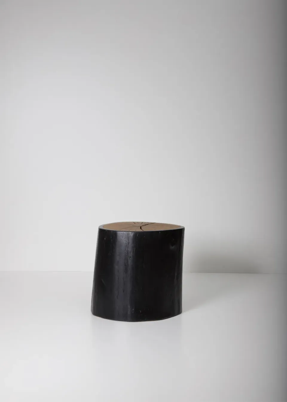Omnibus Design Tenebris sgabello design studio